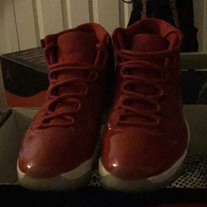 Air Jordan retro 11 (red 11s)